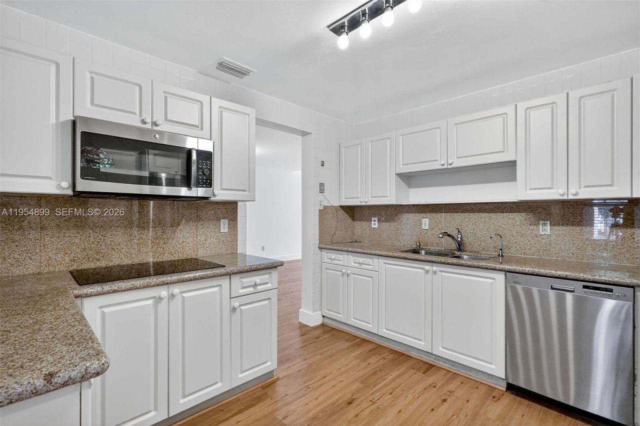 13702 SW 101st Ter, Miami, FL 33186 Photo