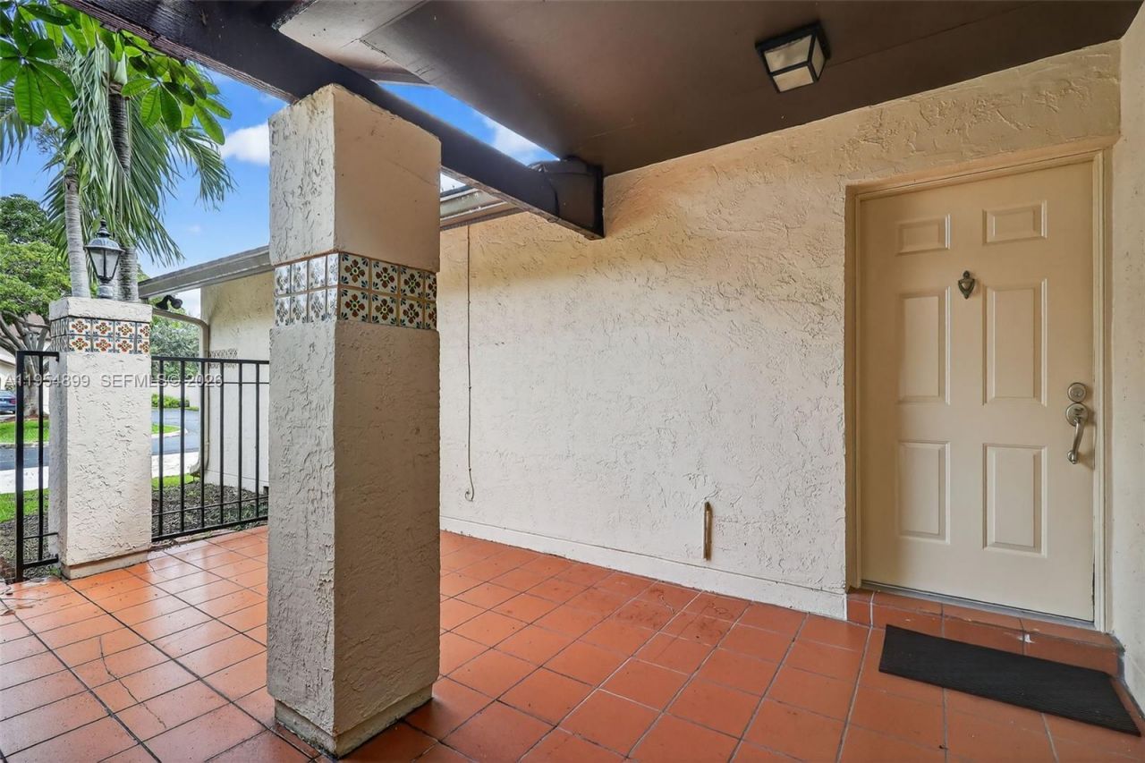 13702 SW 101st Ter, Miami, FL 33186 Photo