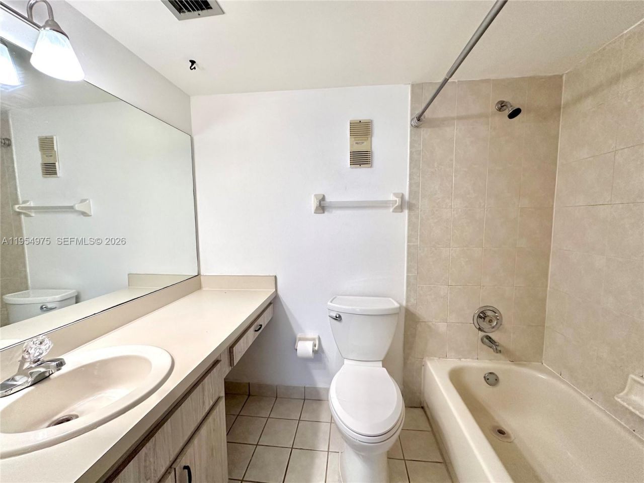 250 Jacaranda Dr, Unit 507, Plantation, FL 33324 Photo