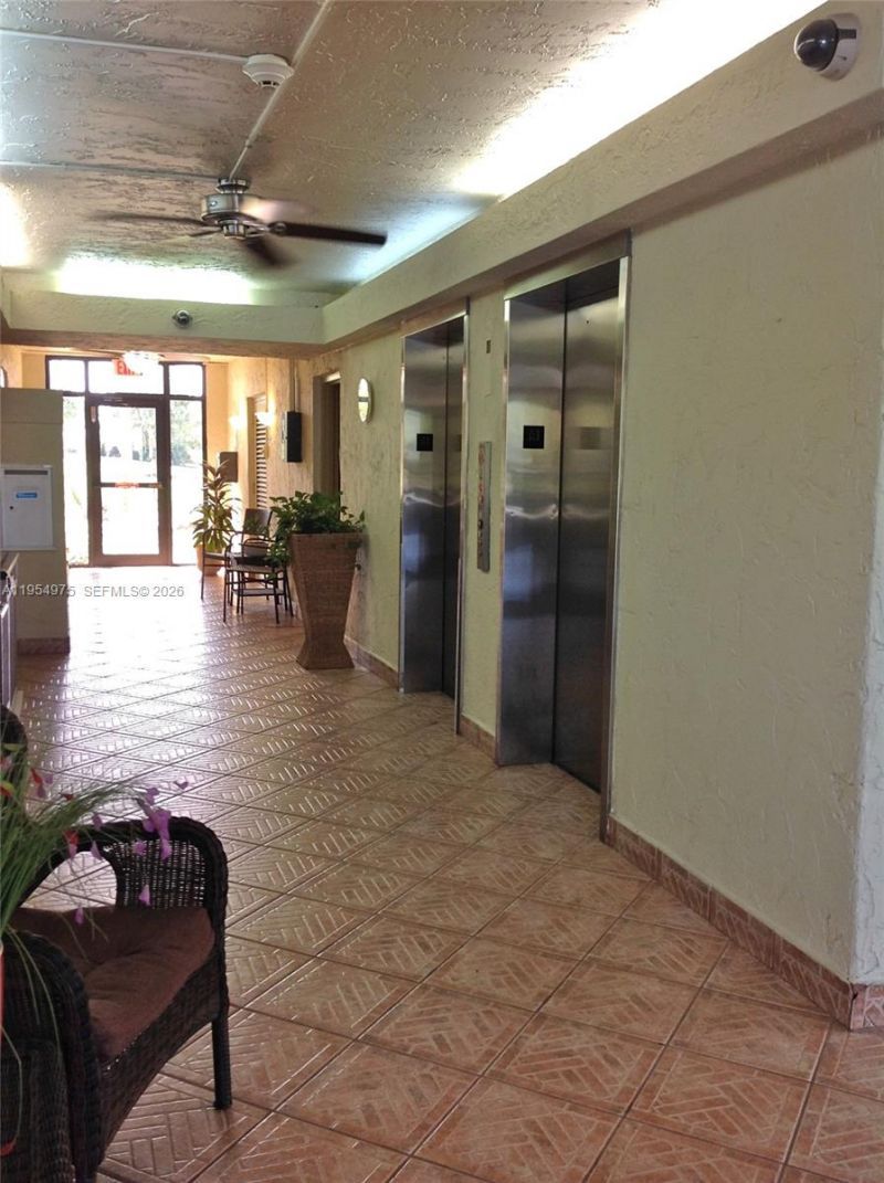 250 Jacaranda Dr, Unit 507, Plantation, FL 33324 Photo