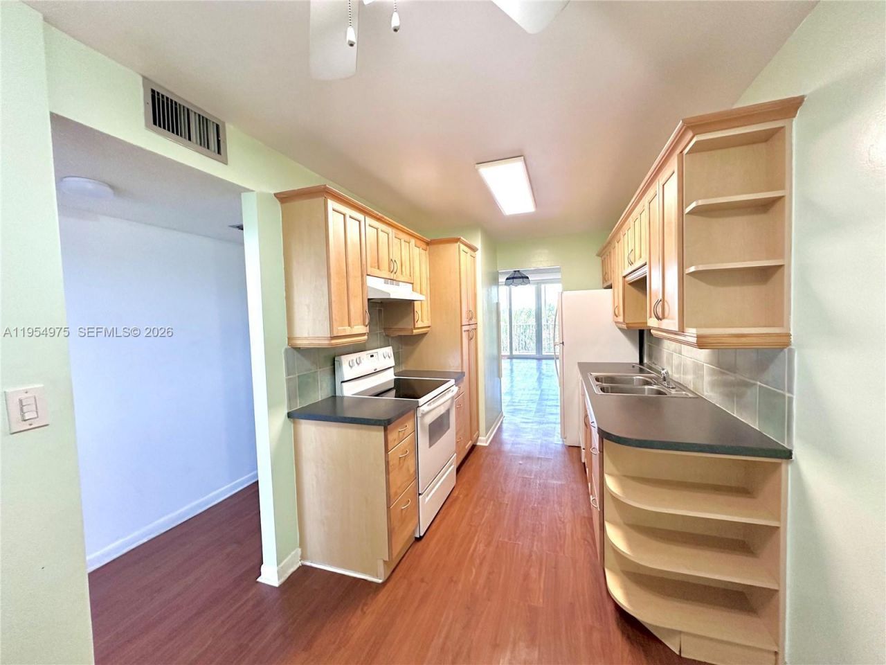 250 Jacaranda Dr, Unit 507, Plantation, FL 33324 Photo