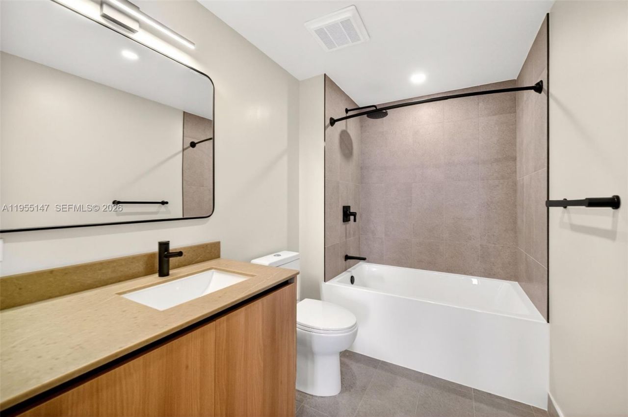 121 NE 5th Street, Unit 1913, Miami, FL 33132 Photo