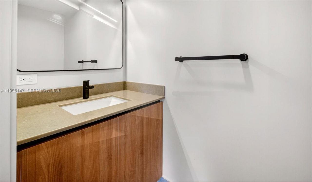 121 NE 5th Street, Unit 1913, Miami, FL 33132 Photo