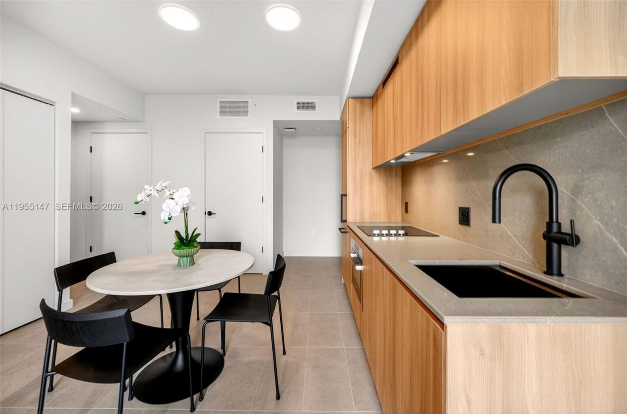 121 NE 5th Street, Unit 1913, Miami, FL 33132 Photo