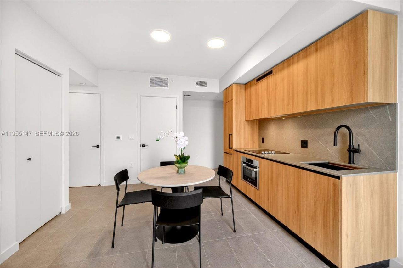 121 NE 5th Street, Unit 1913, Miami, FL 33132 Photo