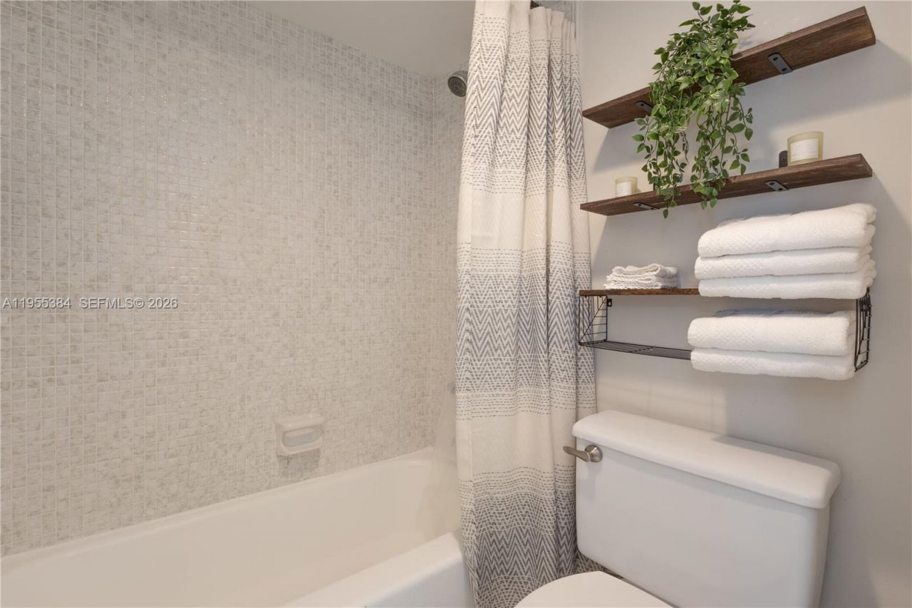 300 Bayview Dr , Unit 2114, Sunny Isles Beach, FL 33160 Photo