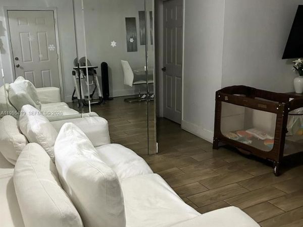 1560 W 46th St , Unit 122, Hialeah, FL 33012