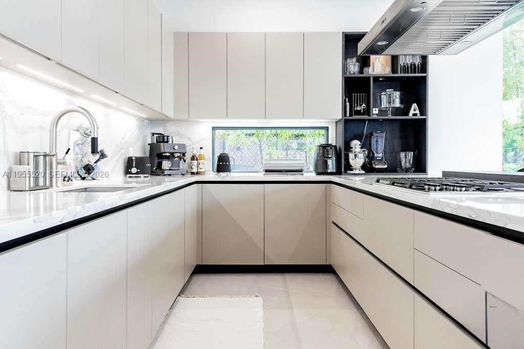 1830 NE 193rd St, Miami, FL 33179 Photo