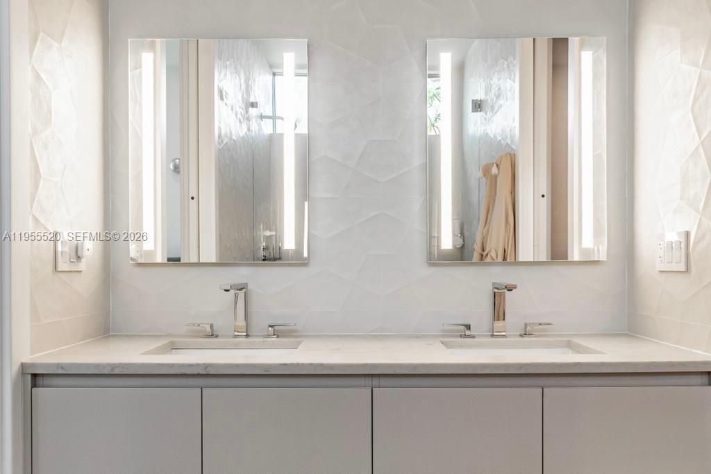 1830 NE 193rd St, Miami, FL 33179 Photo