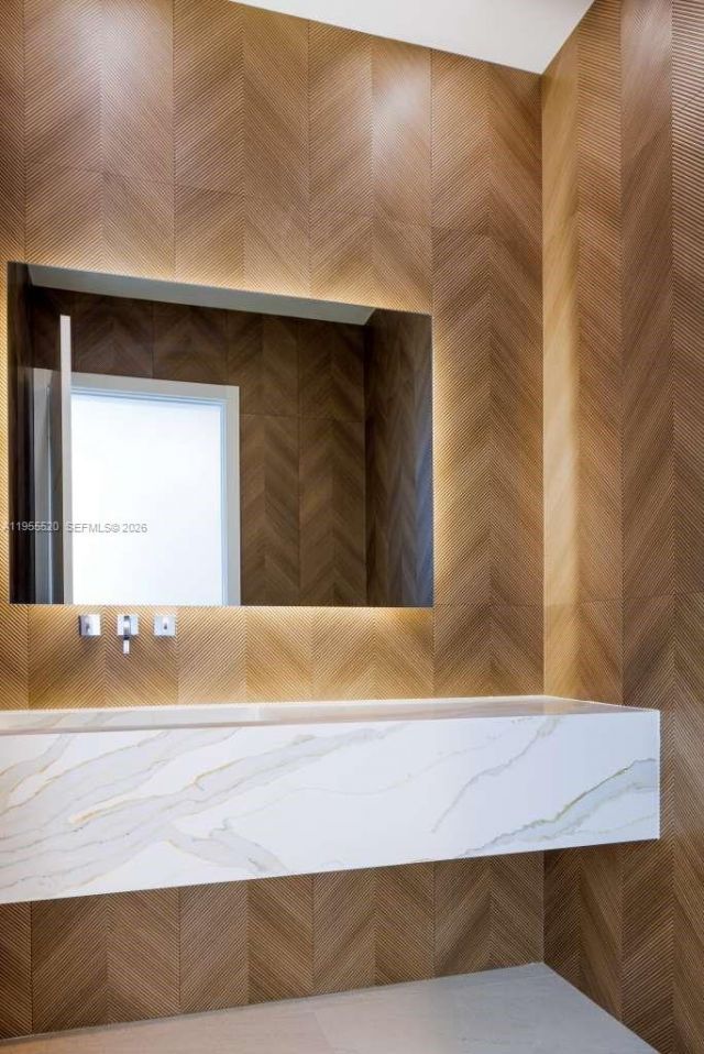 1830 NE 193rd St, Miami, FL 33179 Photo