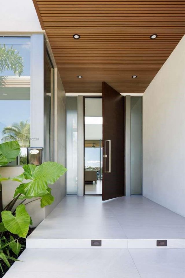 1830 NE 193rd St, Miami, FL 33179 Photo