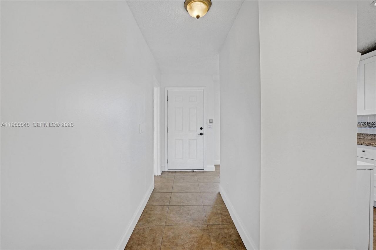 8914 Belle Aire Dr, Boca Raton, FL 33433 Photo