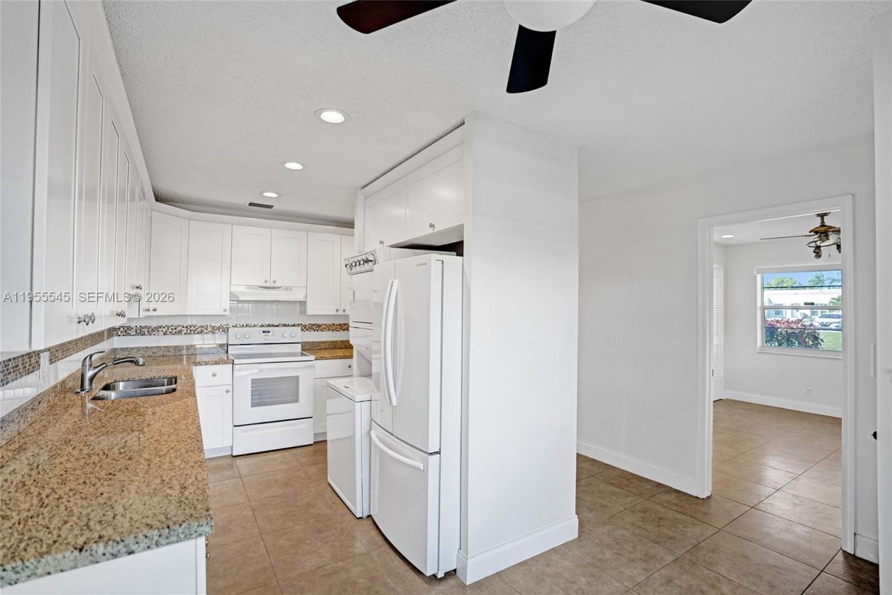 8914 Belle Aire Dr, Boca Raton, FL 33433 Photo