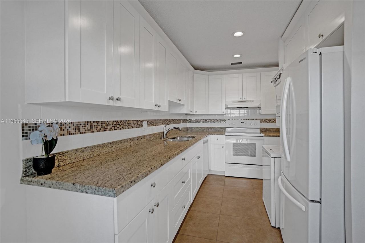 8914 Belle Aire Dr, Boca Raton, FL 33433 Photo