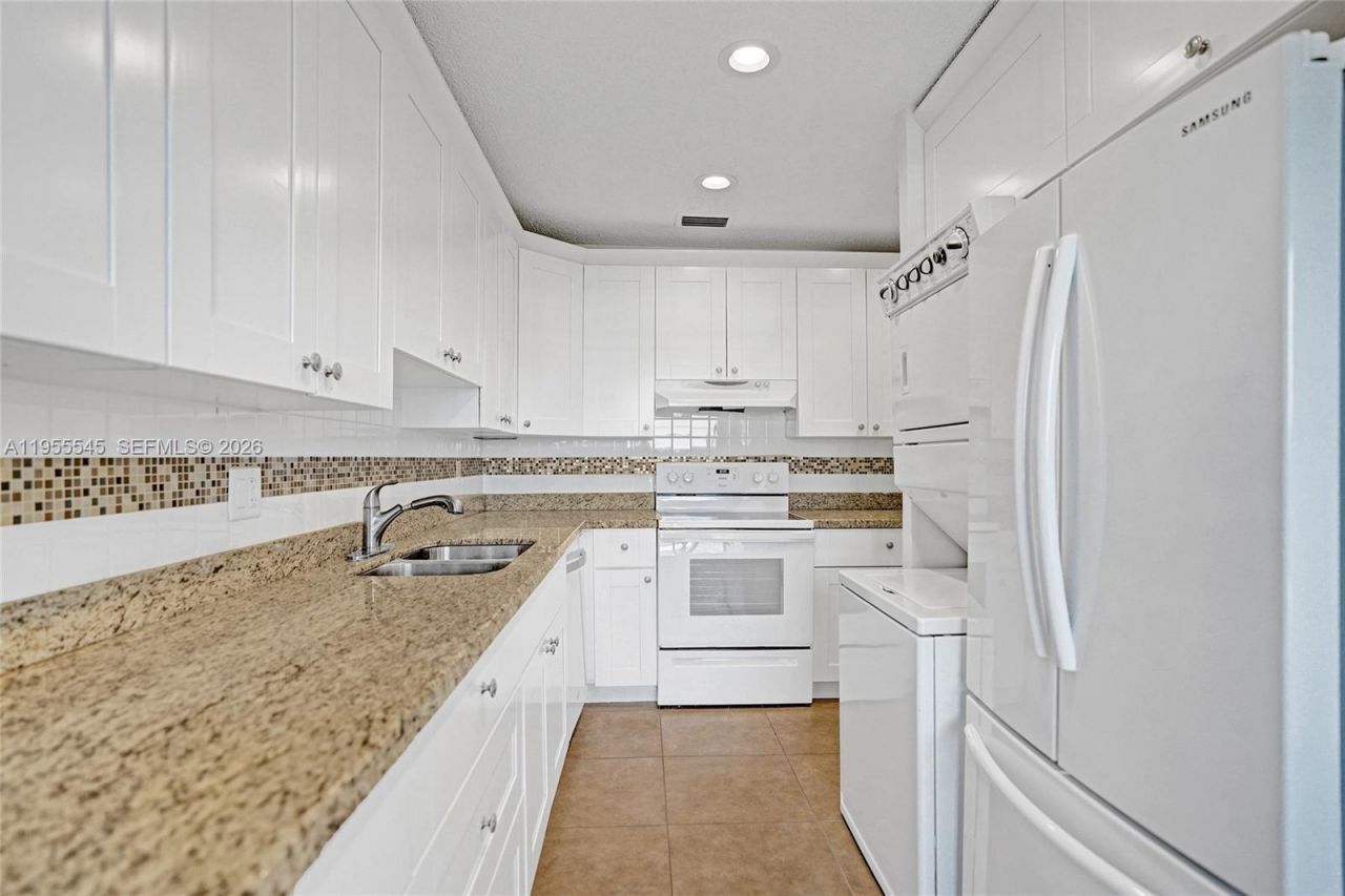 8914 Belle Aire Dr, Boca Raton, FL 33433 Photo