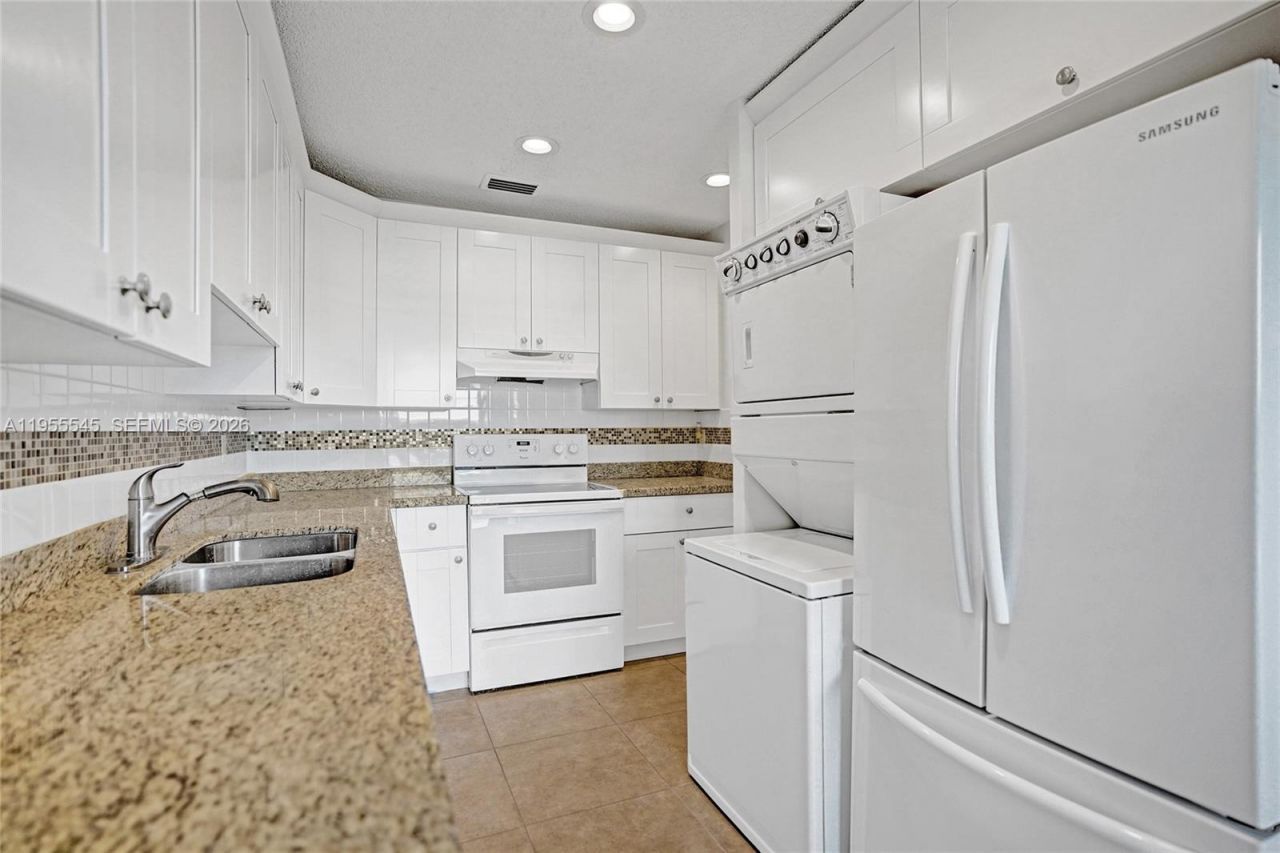 8914 Belle Aire Dr, Boca Raton, FL 33433 Photo