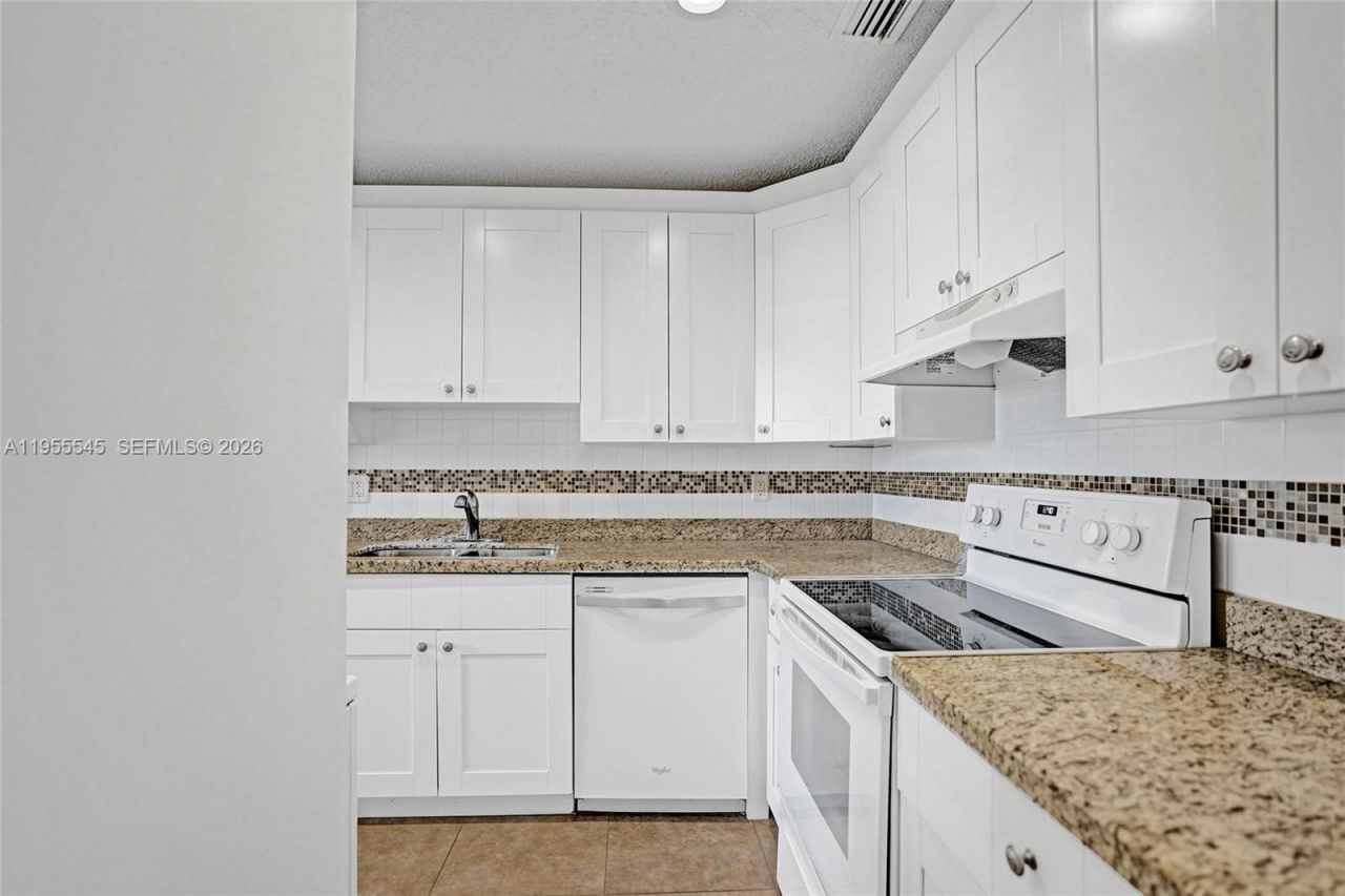 8914 Belle Aire Dr, Boca Raton, FL 33433 Photo