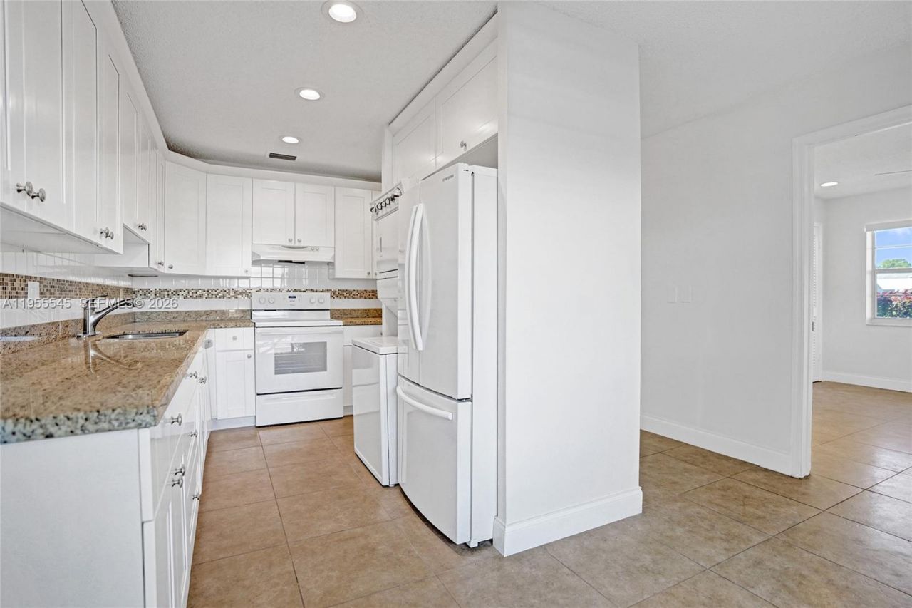 8914 Belle Aire Dr, Boca Raton, FL 33433 Photo