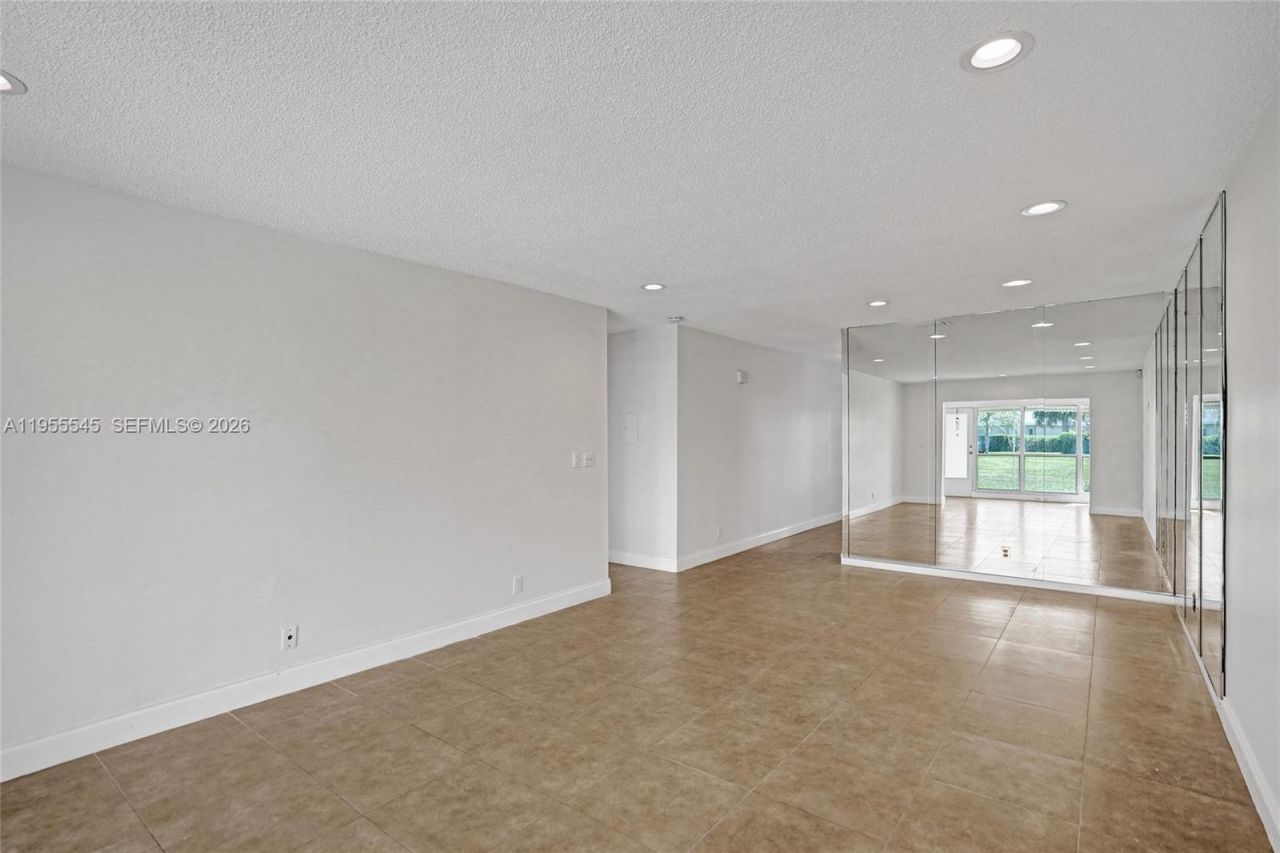 8914 Belle Aire Dr, Boca Raton, FL 33433 Photo