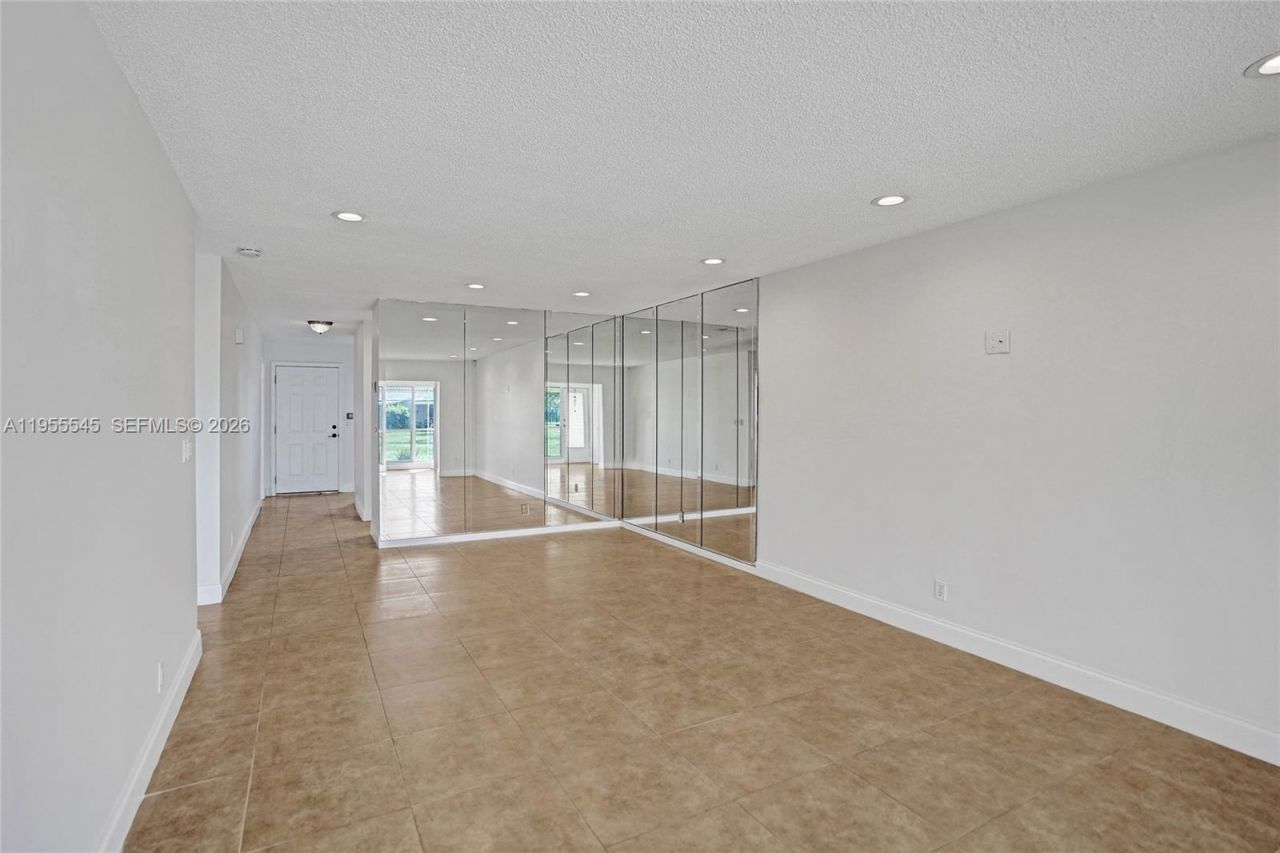 8914 Belle Aire Dr, Boca Raton, FL 33433 Photo