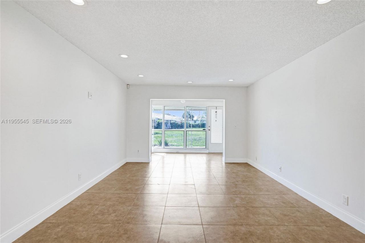 8914 Belle Aire Dr, Boca Raton, FL 33433 Photo