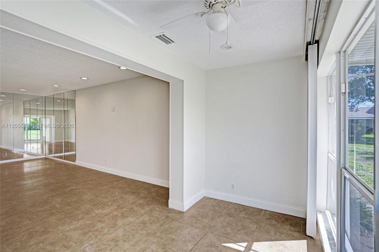 8914 Belle Aire Dr, Boca Raton, FL 33433 Photo