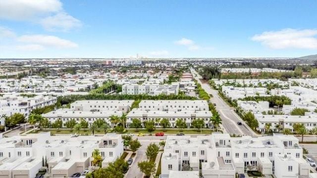 10424 NW 66th St, Doral, FL 33178 Photo