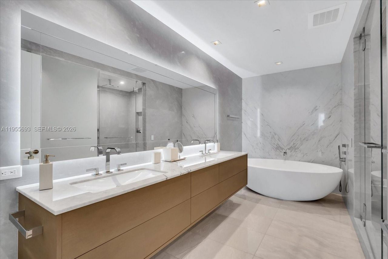 18501 Collins Ave, Unit 704, Sunny Isles Beach, FL 33160 Photo