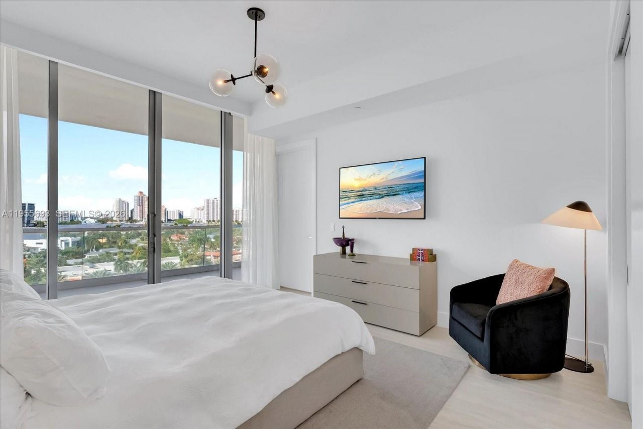 18501 Collins Ave, Unit 704, Sunny Isles Beach, FL 33160 Photo