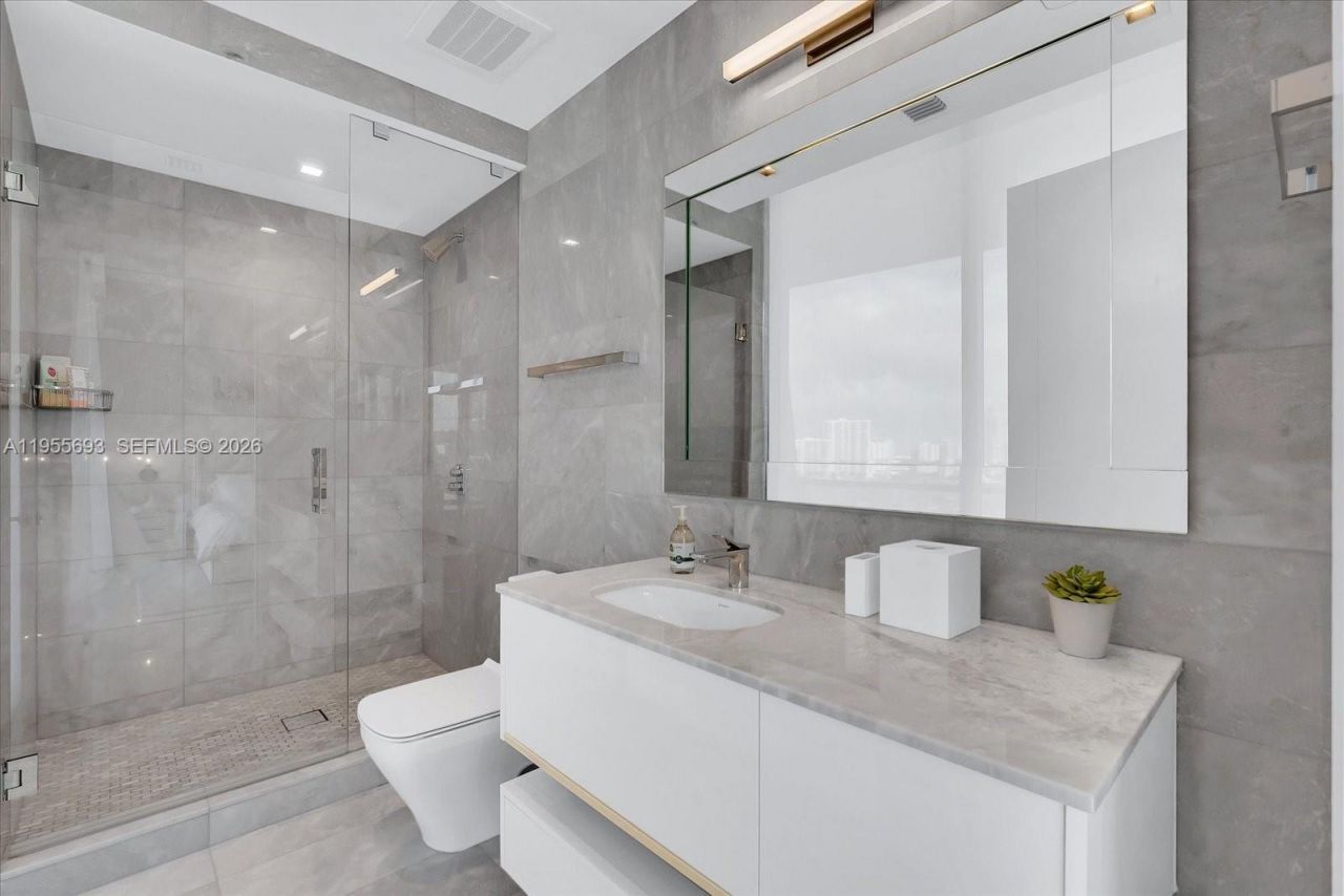 18501 Collins Ave, Unit 704, Sunny Isles Beach, FL 33160 Photo