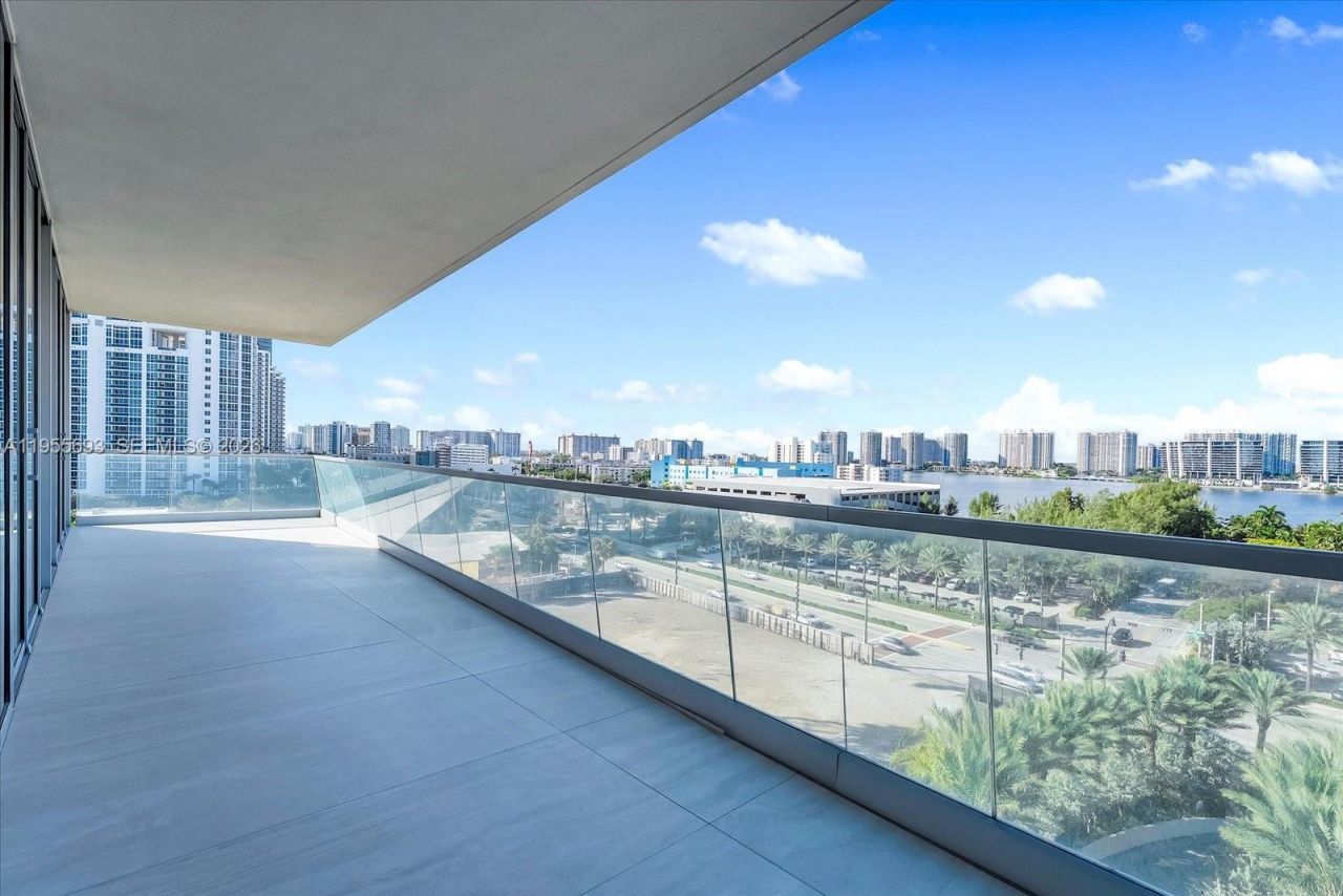 18501 Collins Ave, Unit 704, Sunny Isles Beach, FL 33160 Photo