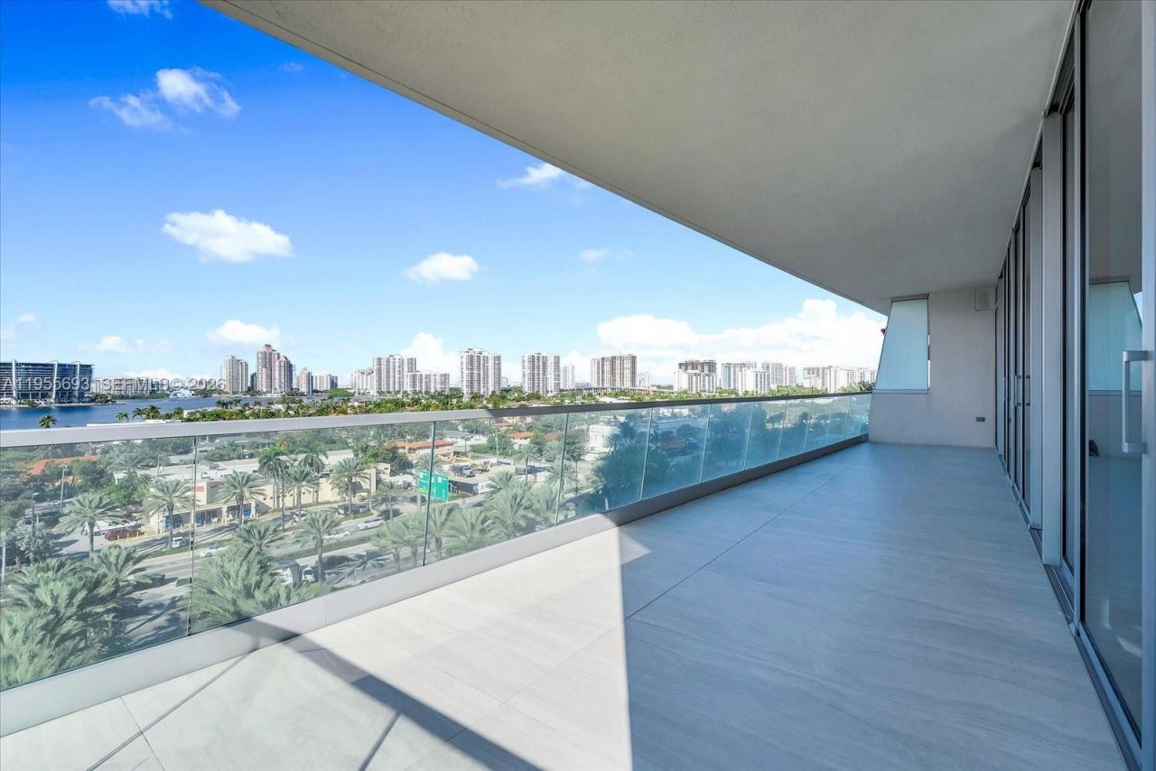 18501 Collins Ave, Unit 704, Sunny Isles Beach, FL 33160 Photo