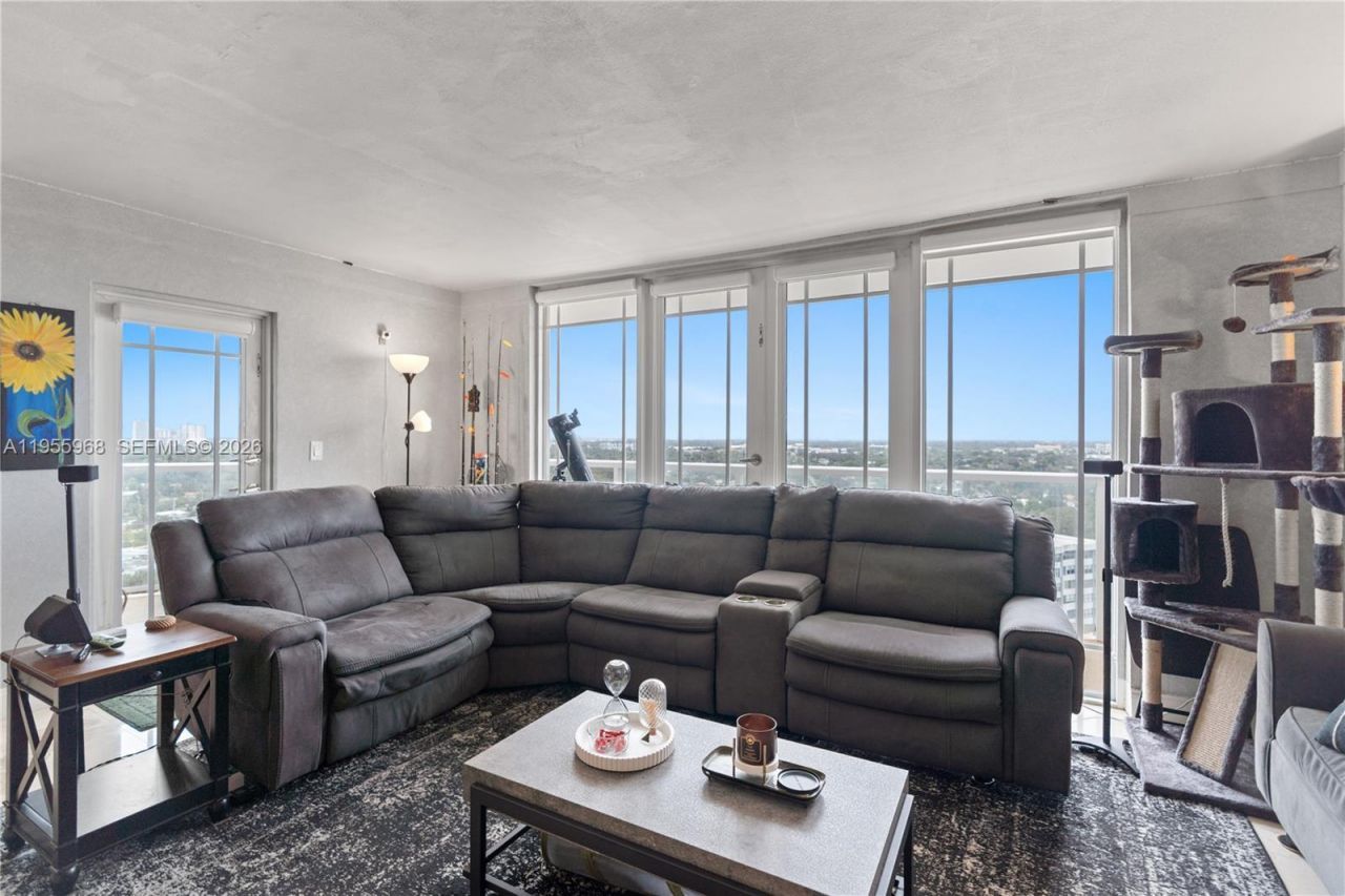 1351 NE Miami Gardens Dr, Unit PH15E, Miami, FL 33179 Photo