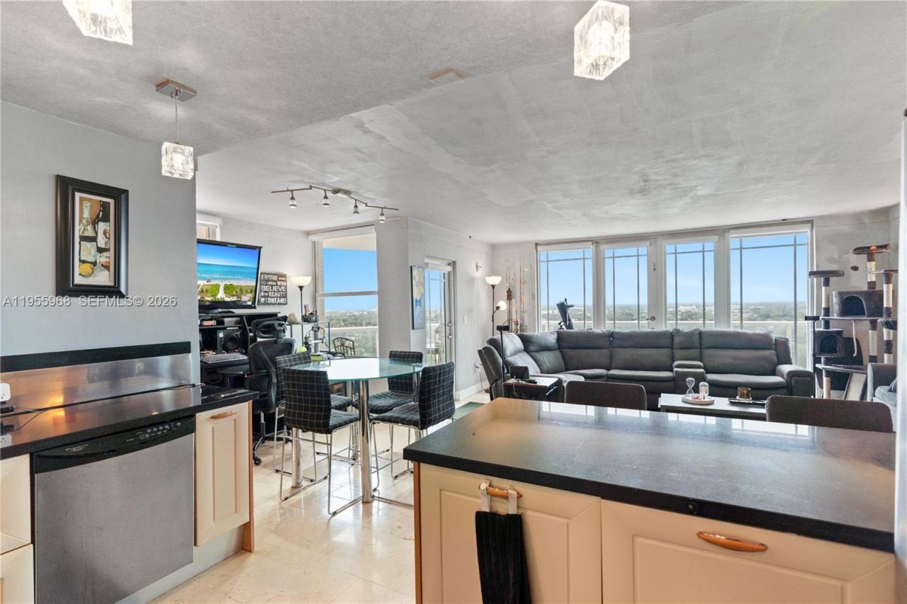 1351 NE Miami Gardens Dr, Unit PH15E, Miami, FL 33179 Photo