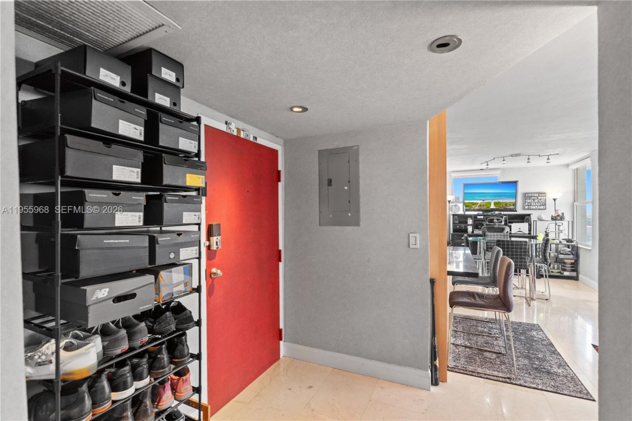 1351 NE Miami Gardens Dr, Unit PH15E, Miami, FL 33179 Photo