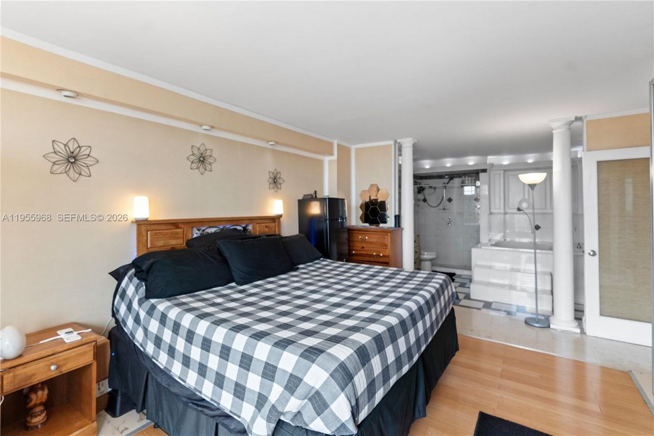 1351 NE Miami Gardens Dr, Unit PH15E, Miami, FL 33179 Photo