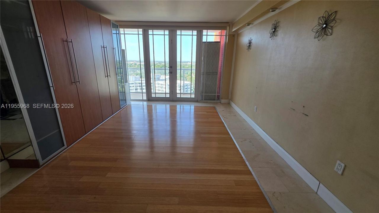 1351 NE Miami Gardens Dr, Unit PH15E, Miami, FL 33179 Photo