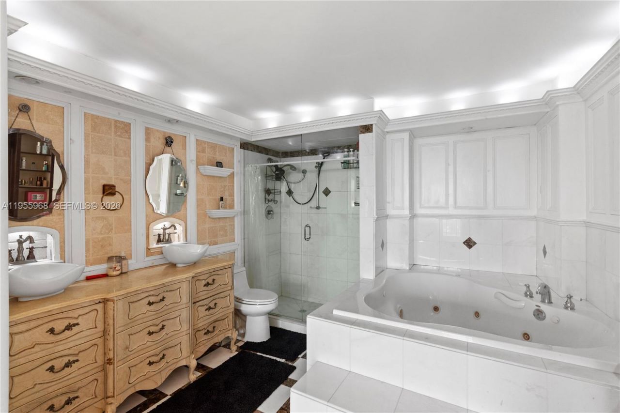 1351 NE Miami Gardens Dr, Unit PH15E, Miami, FL 33179 Photo