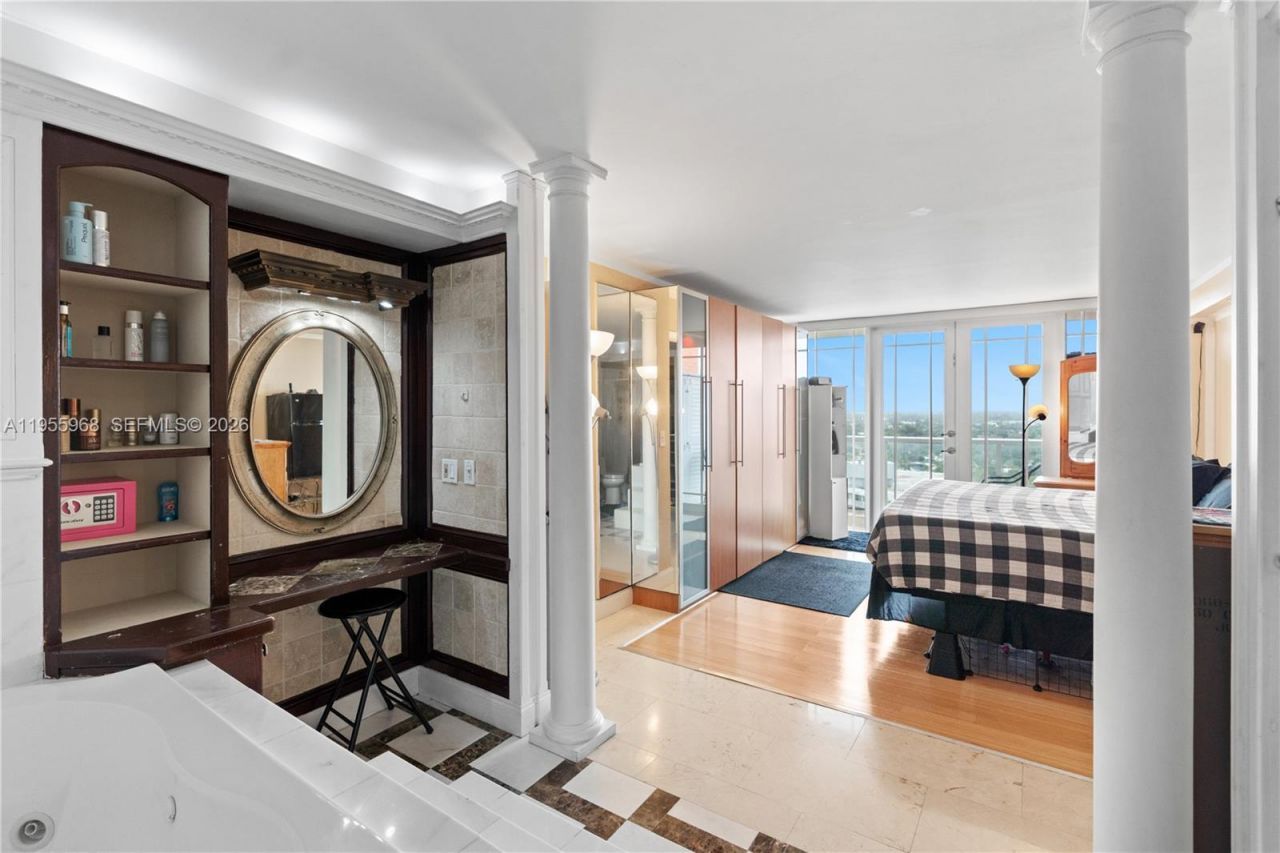 1351 NE Miami Gardens Dr, Unit PH15E, Miami, FL 33179 Photo