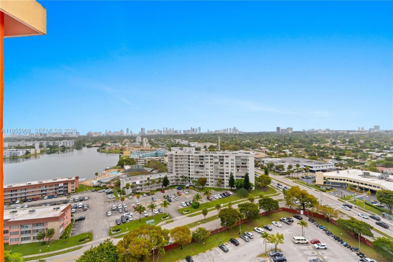 1351 NE Miami Gardens Dr, Unit PH15E, Miami, FL 33179 Photo