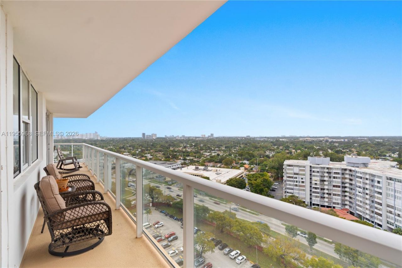 1351 NE Miami Gardens Dr, Unit PH15E, Miami, FL 33179 Photo