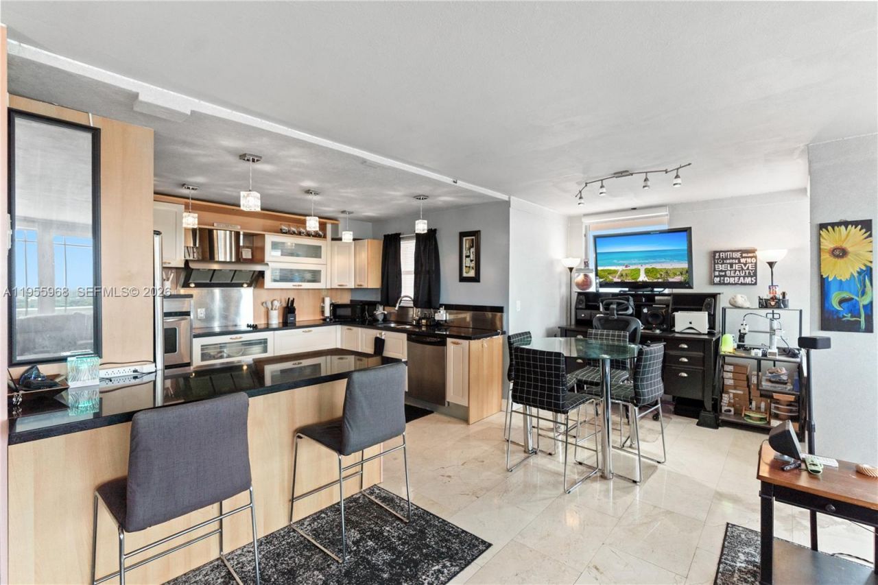 1351 NE Miami Gardens Dr, Unit PH15E, Miami, FL 33179 Photo