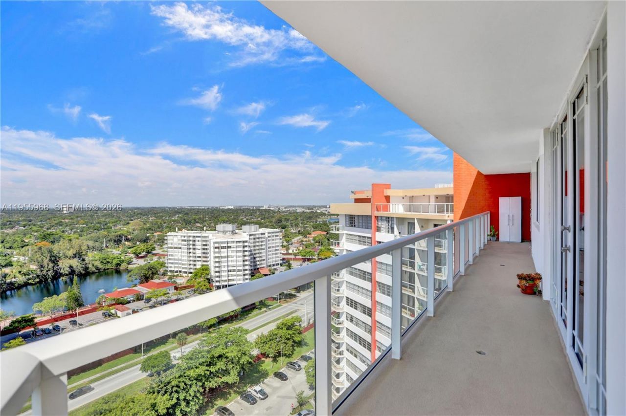 1351 NE Miami Gardens Dr, Unit PH15E, Miami, FL 33179 Photo