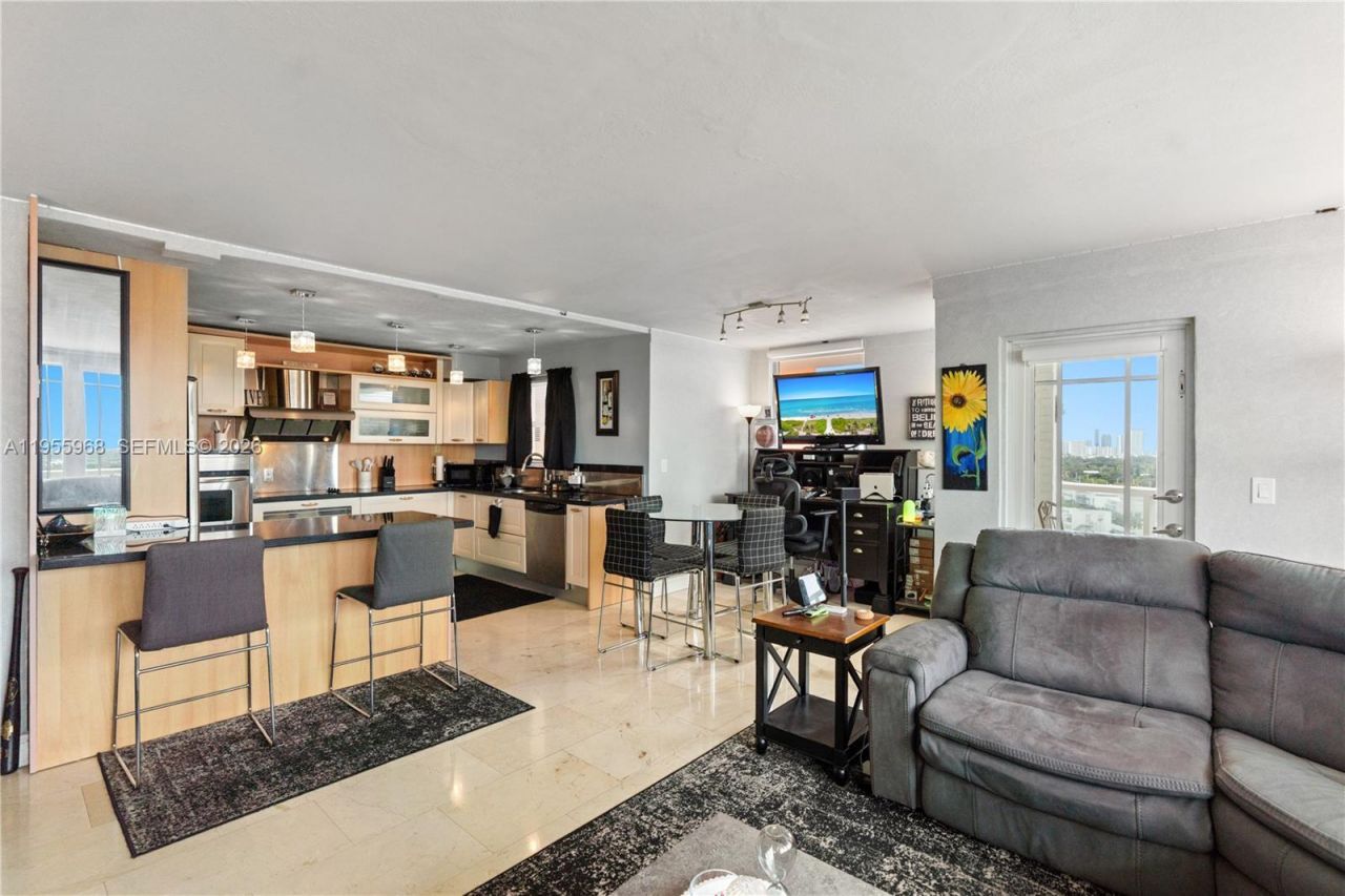 1351 NE Miami Gardens Dr, Unit PH15E, Miami, FL 33179 Photo