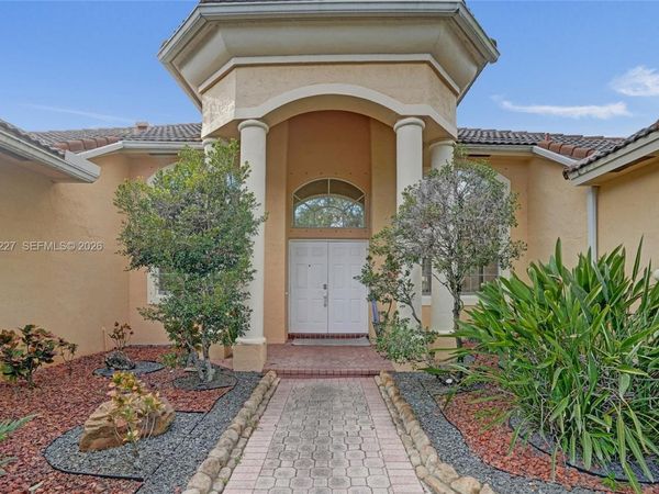 2024 NW 139th Ter, Pembroke Pines, FL 33028