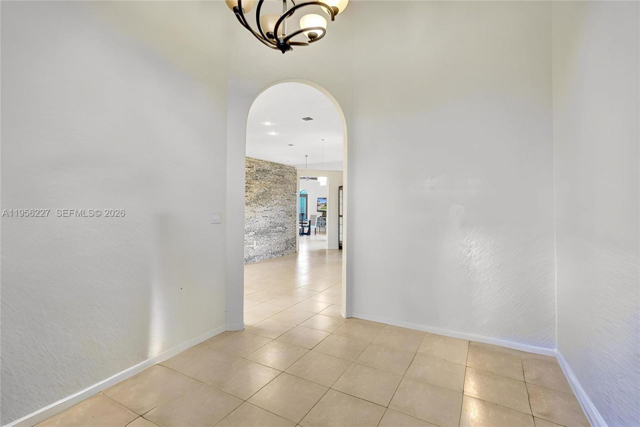 2024 NW 139th Ter, Pembroke Pines, FL 33028 Photo