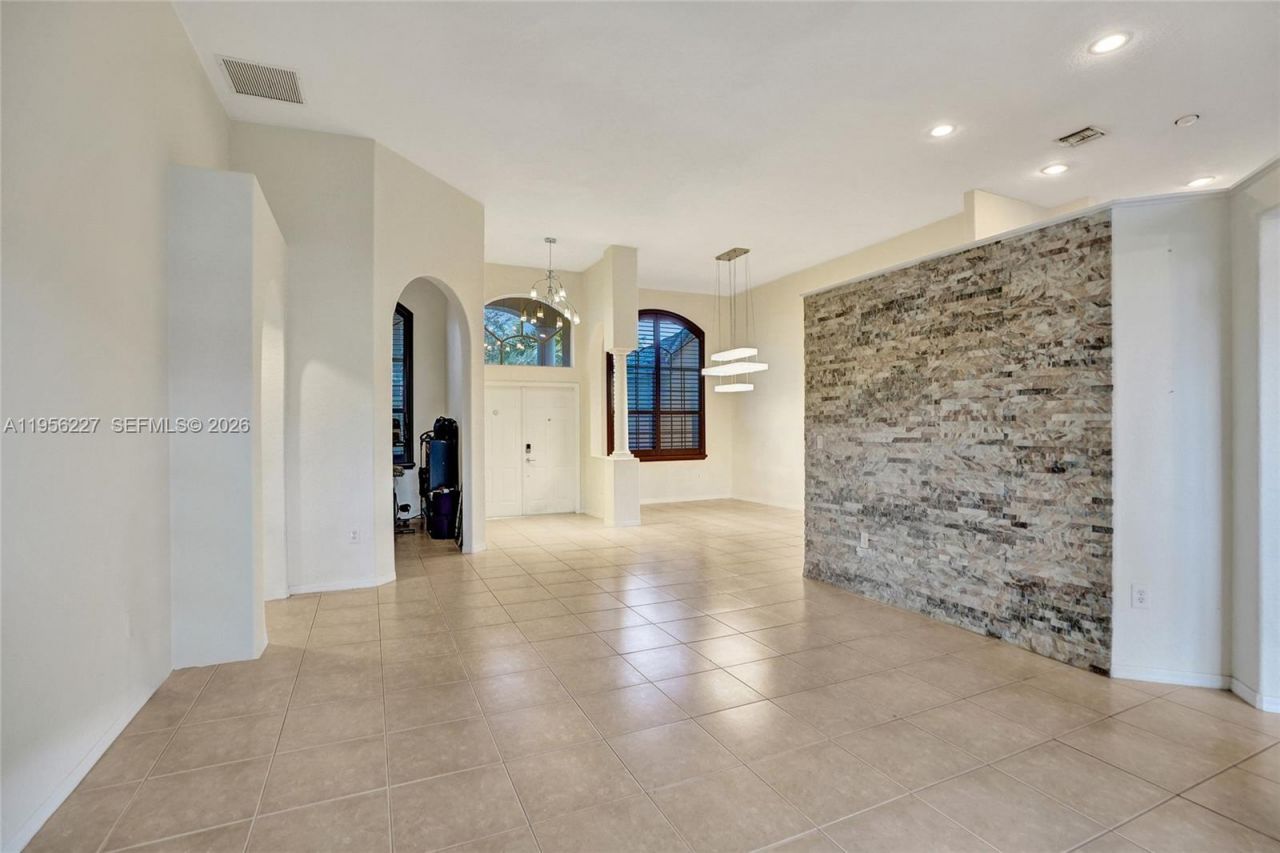 2024 NW 139th Ter, Pembroke Pines, FL 33028 Photo