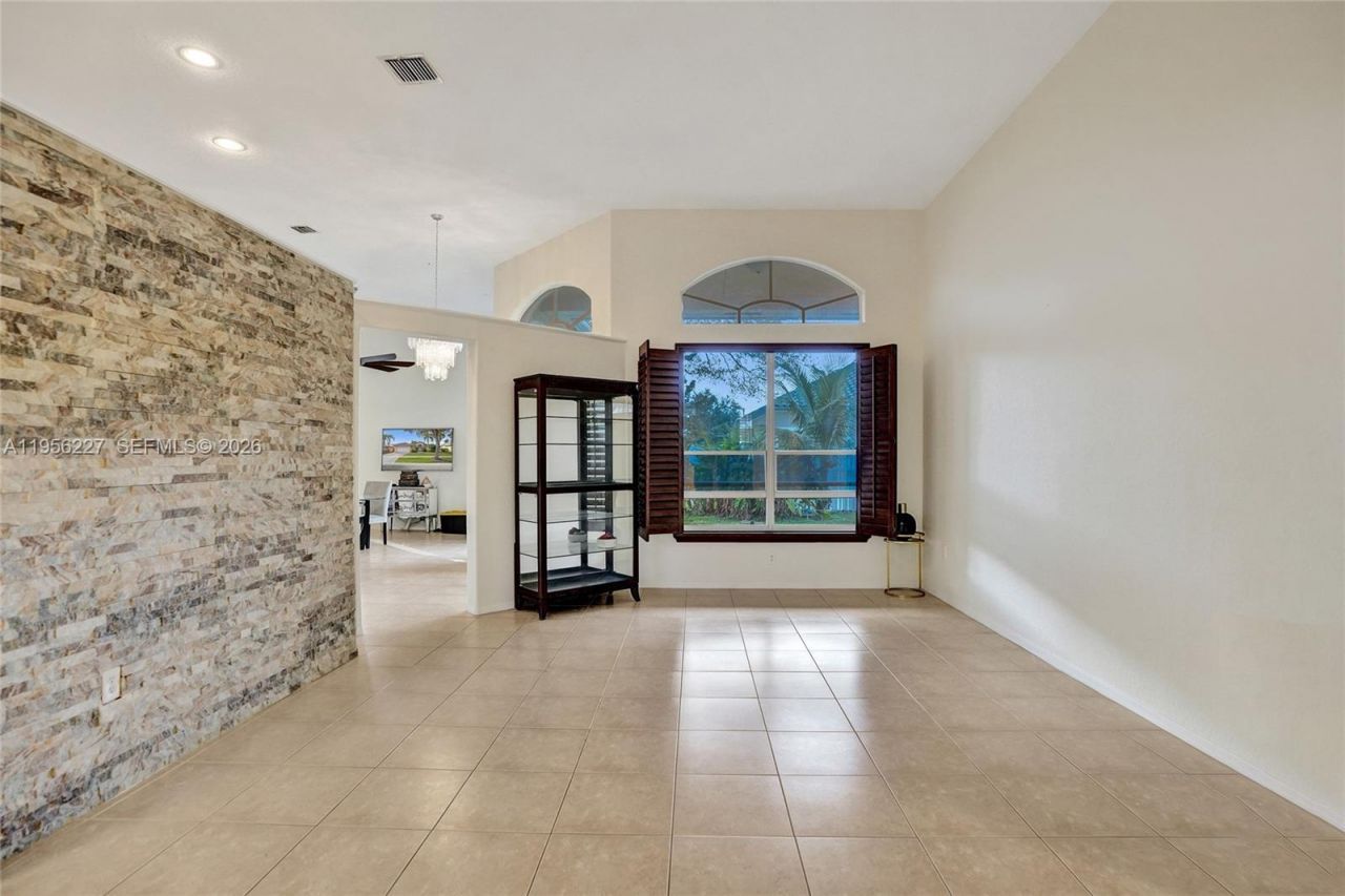 2024 NW 139th Ter, Pembroke Pines, FL 33028 Photo