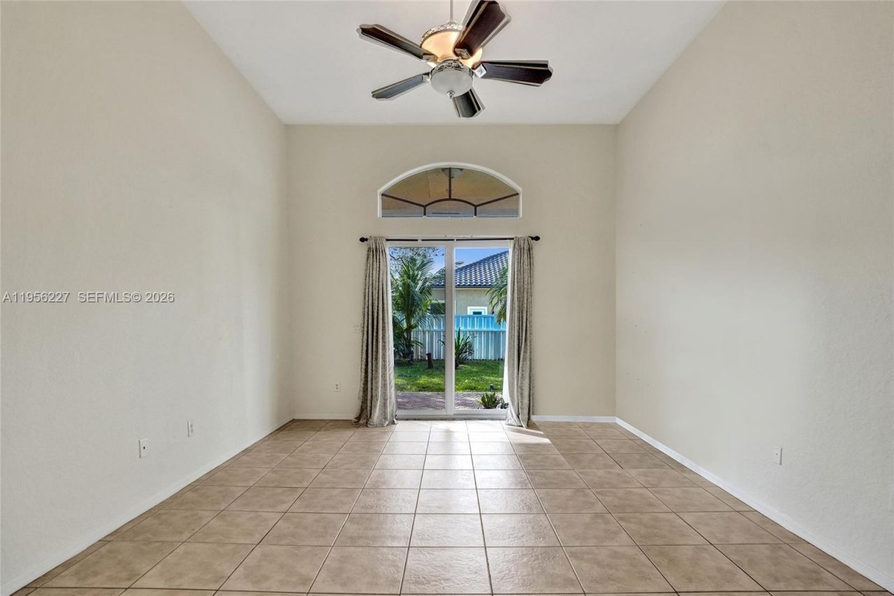 2024 NW 139th Ter, Pembroke Pines, FL 33028 Photo
