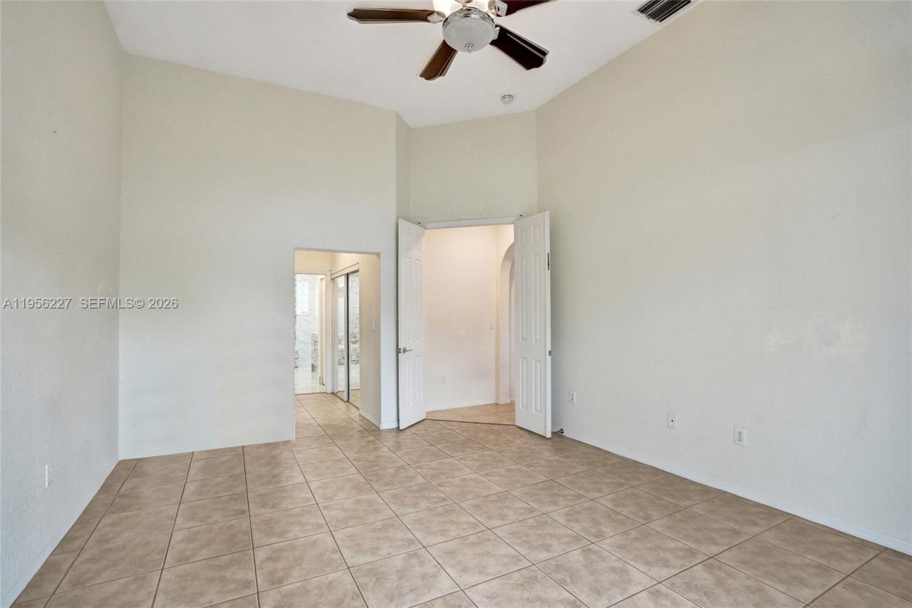 2024 NW 139th Ter, Pembroke Pines, FL 33028 Photo